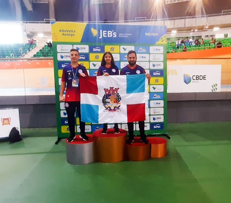 Foto 2 de 4 — Karatê de Trabiju faz história ao participar e trazer medalha de competição nacional no Rio